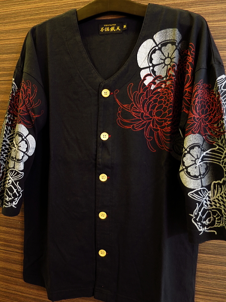 家紋と乱菊に鯉刺繍 和柄七分袖Tシャツ(黒)